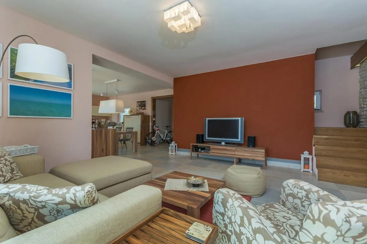 Villa Flora Near Porec With Tennis Court Baderna